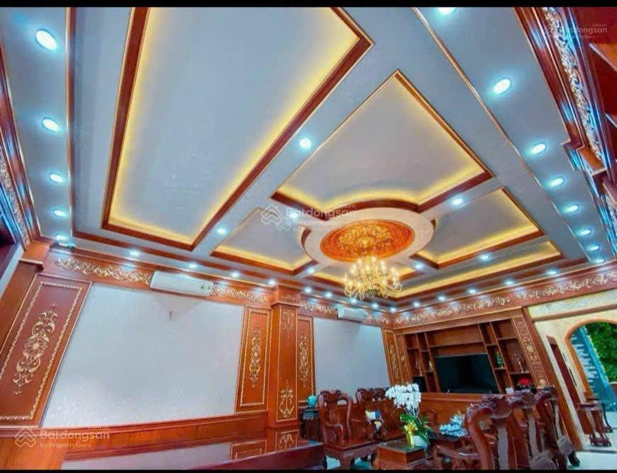 Tòa nhà bề thế  thiết kế cực kỳ đẳng cấp  khu tên lửa (mt 19) 10x20m, 4 tầng giá 45 tỷ tl