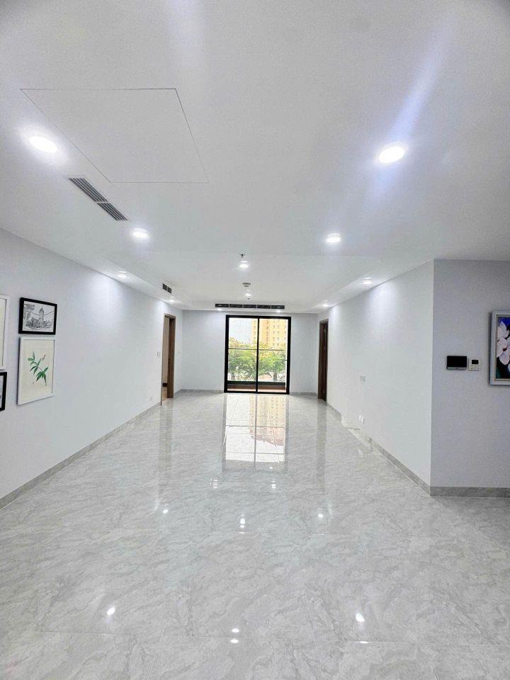 Bán CHCC cao cấp, Căn góc, 2 phòng ngủ, 2wc, 3 ban công thoáng