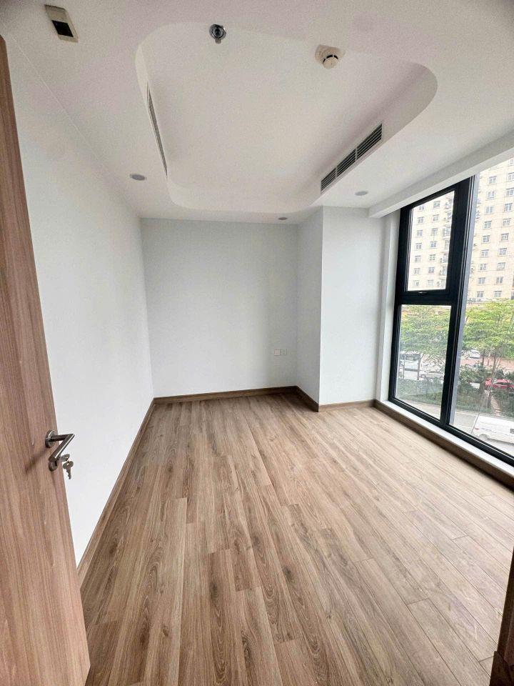 Bán CHCC cao cấp, Căn góc, 2 phòng ngủ, 2wc, 3 ban công thoáng