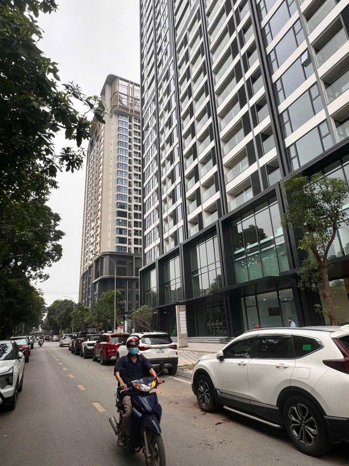 Bán CHCC cao cấp, Căn góc, 2 phòng ngủ, 2wc, 3 ban công thoáng