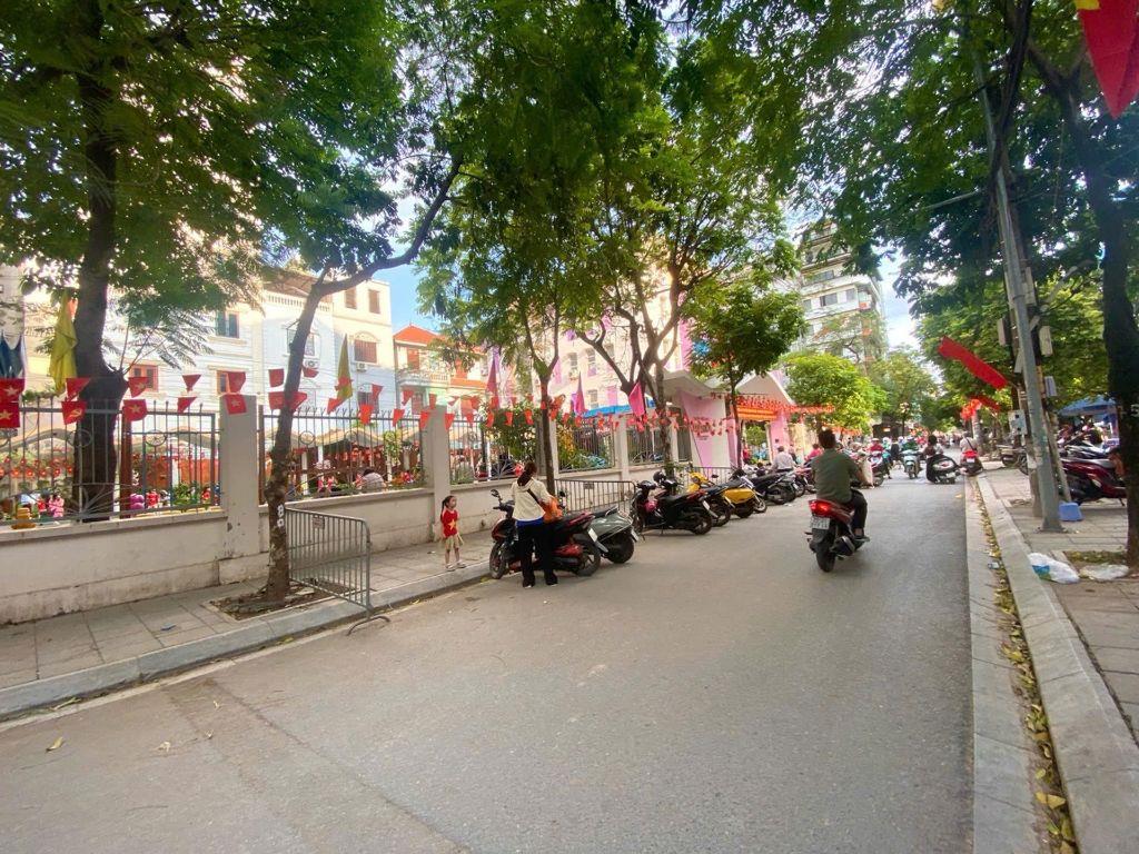 HOT! Chung cư 3PN Tây Hồ – Full nội thất, gần Hồ Tây – Giá 8.8 tỷ cực hiếm