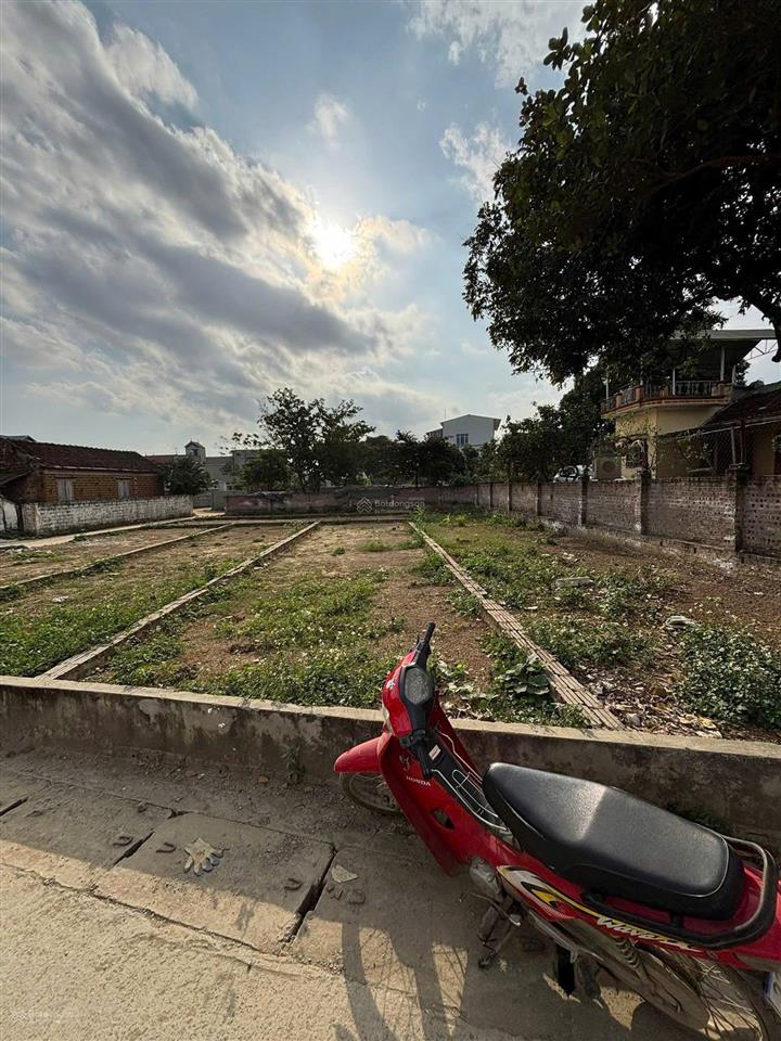 Cắt lỗ 300tr! chỉ nhỉnh 2 tỷ mảnh đất gần 70m2 dân cư san sát, nằm ngay đường liên huyện quốc oai