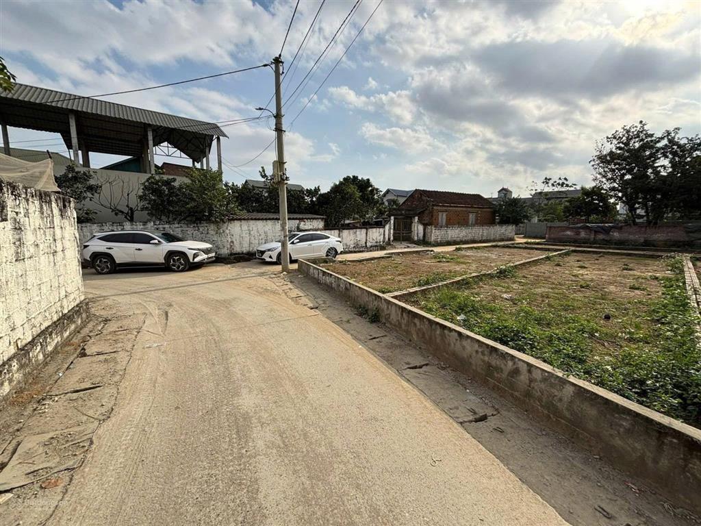 Cắt lỗ 300tr! chỉ nhỉnh 2 tỷ mảnh đất gần 70m2 dân cư san sát, nằm ngay đường liên huyện quốc oai