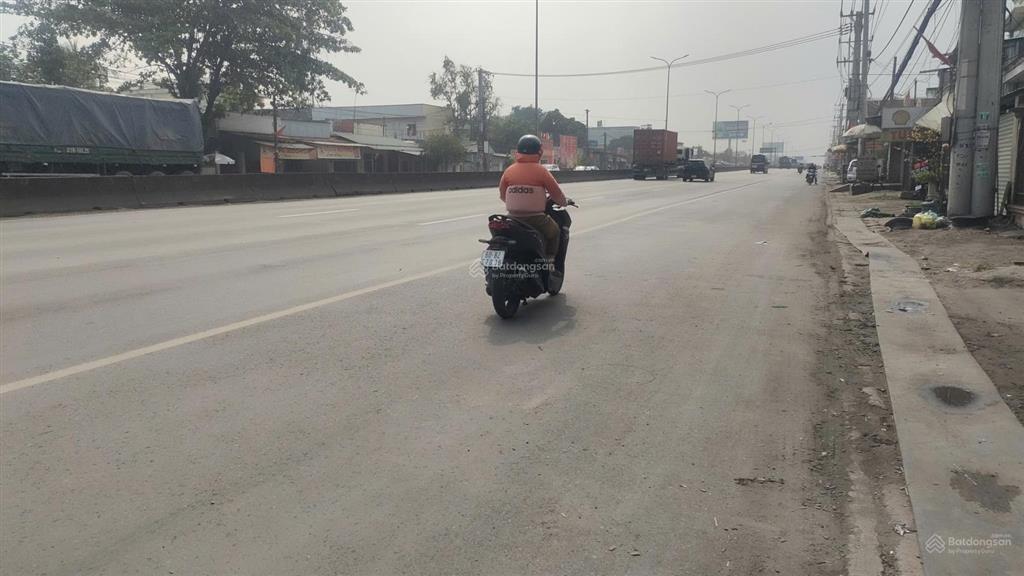 Mặt tiền quốc lộ 51 cửa ngõ sân bay long thành  dt 1.450m  có 100m thổ cư  giá 30 tỷ