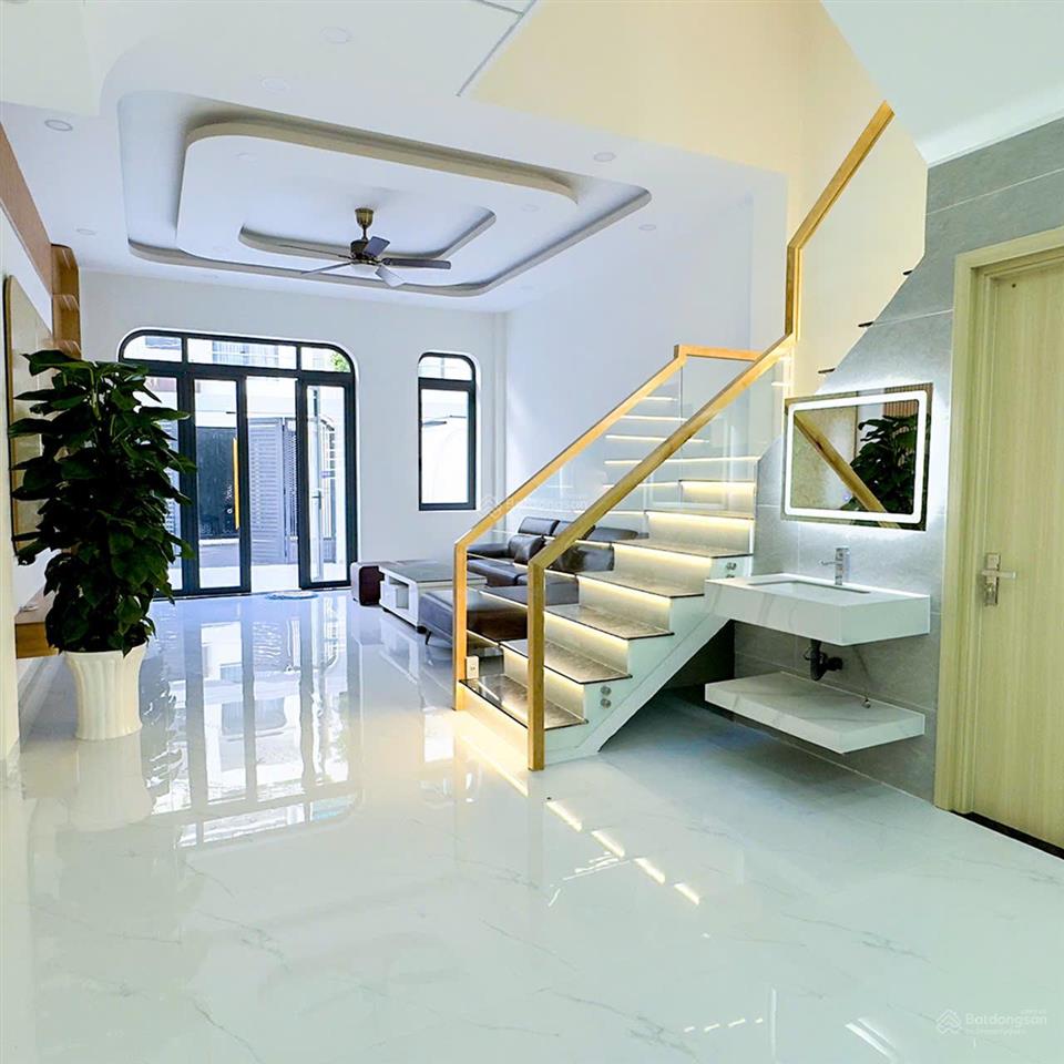 Nhà liền kề mới xây đẹp lung linh, giá 6,2 tỷ  trung tâm thị trấn long thành.