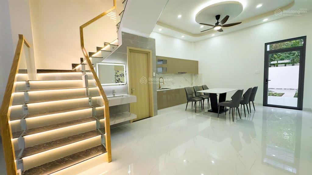 Nhà liền kề mới xây đẹp lung linh, giá 6,2 tỷ  trung tâm thị trấn long thành.