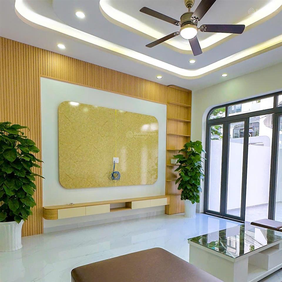 Nhà liền kề mới xây đẹp lung linh, giá 6,2 tỷ  trung tâm thị trấn long thành.