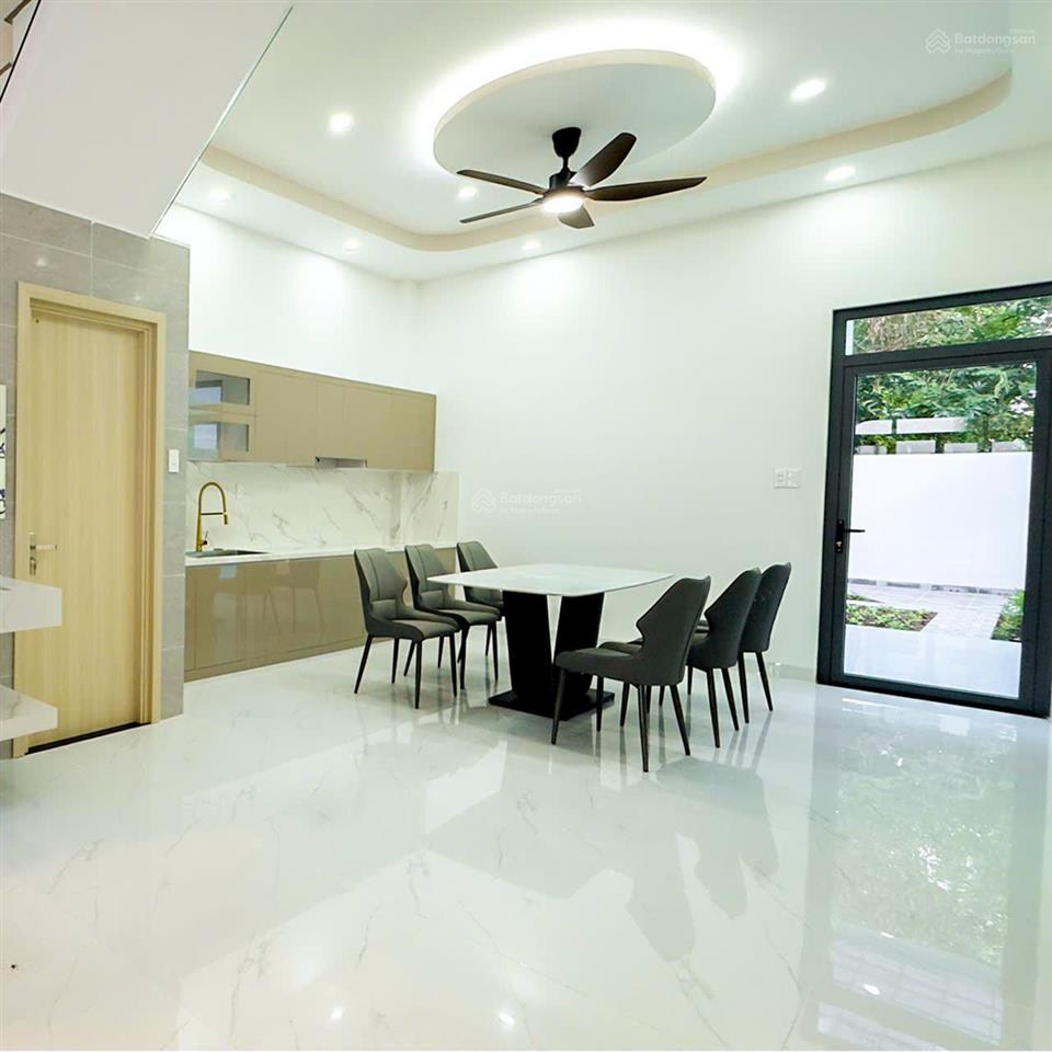 Nhà liền kề mới xây đẹp lung linh, giá 6,2 tỷ  trung tâm thị trấn long thành.