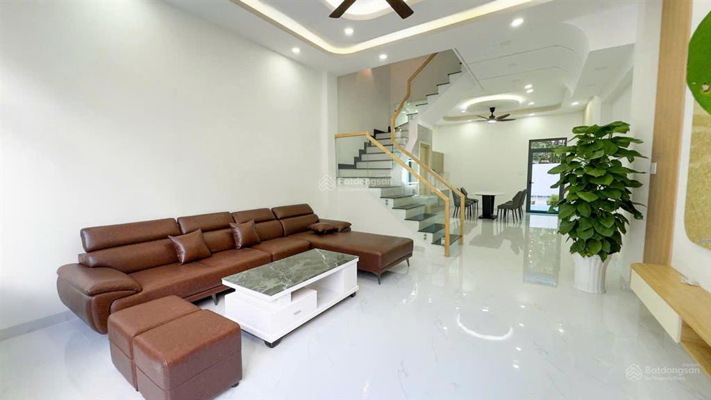 Nhà liền kề mới xây đẹp lung linh, giá 6,2 tỷ  trung tâm thị trấn long thành.