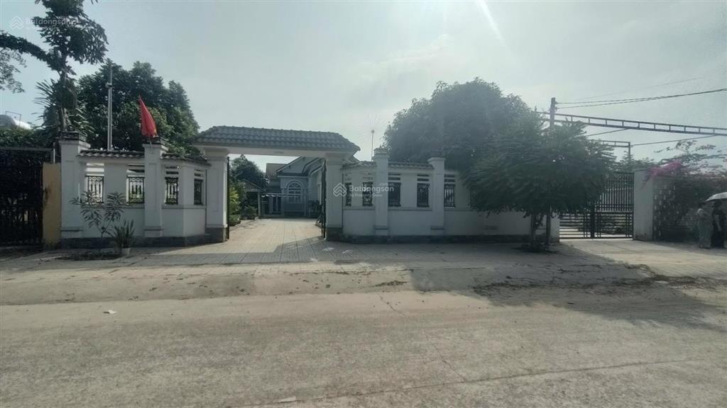 Ngộpphùng hưng 1 xẹt nhà sân vườn + quán cafe 1.488m2 chỉ 9,5 tỷcó 200 thổan viễntrảng bom