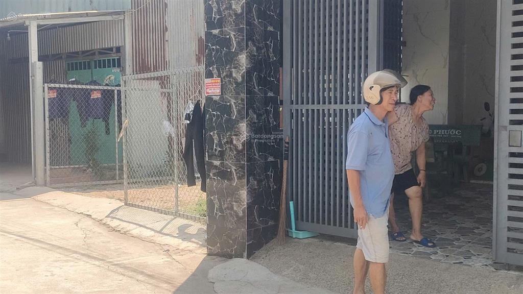 Bên hông stcnhà + đất 346m  ngang 15m  dòng tiền tươi 24tr/thángbình sơnlong thành