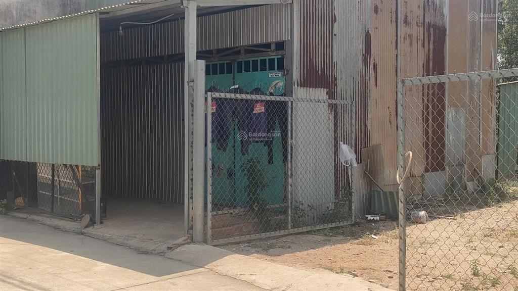 Bên hông stcnhà + đất 346m  ngang 15m  dòng tiền tươi 24tr/thángbình sơnlong thành