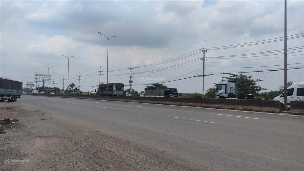 Mặt tiền quốc lộ 51 ngã ba nhơn trạchdt 1.813m có 300m thổgiá 35 tỷlong an, long thànhđn
