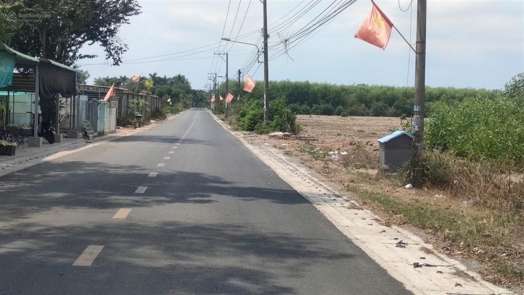 1 xẹt quốc lộ 51đất vị trí đẹpdt 5.020mcó 300m thổgiá 5,5tr/mlong phước, long thành,đồng nai