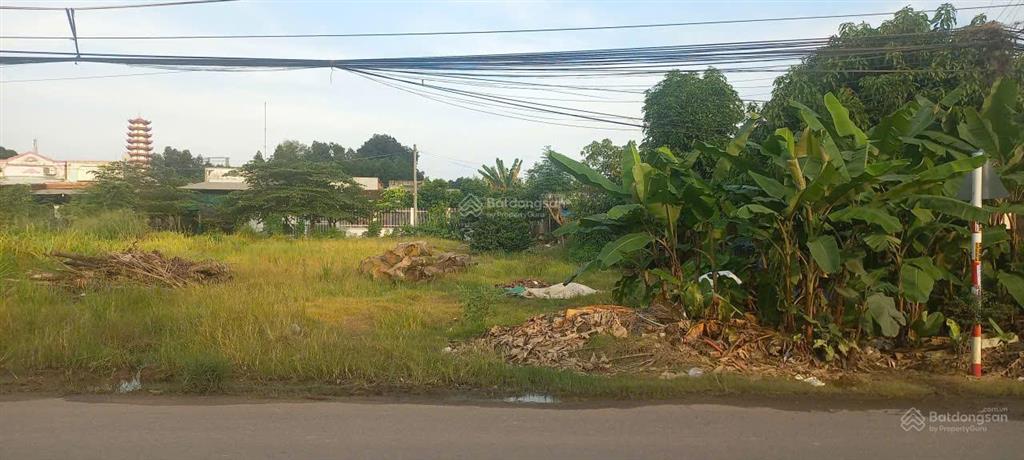 Cổng chính sân bay 3km dt 777,5m2  có 300m2 thổ cư  giá 20 tỷ  hl 12  long phước