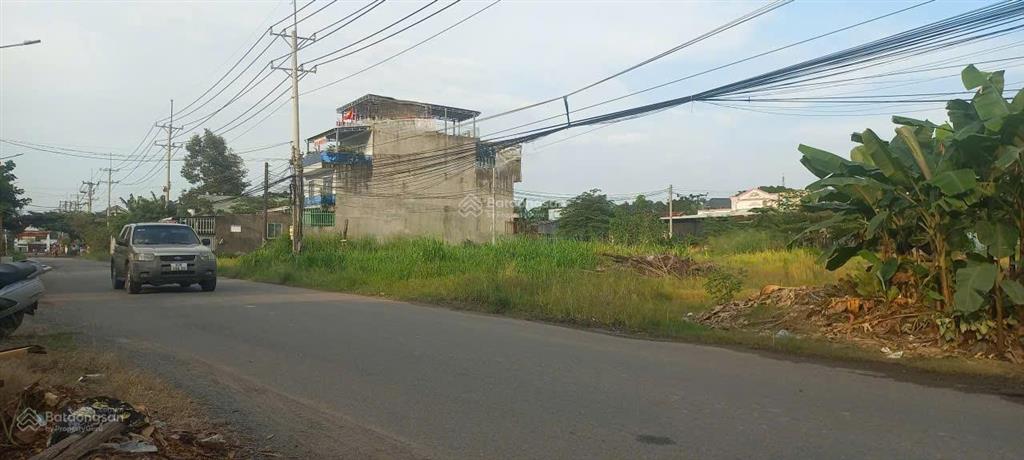 Cổng chính sân bay 3km dt 777,5m2  có 300m2 thổ cư  giá 20 tỷ  hl 12  long phước
