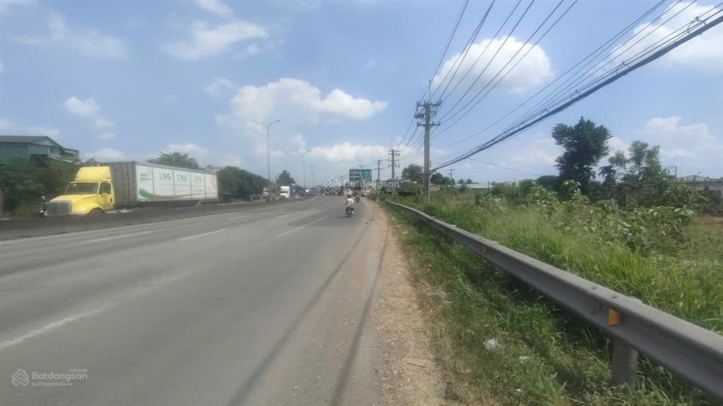 Đất 2 mặt tiền quốc lộ 51 gần sân bay  dt 11.464m2  có 300m2 thổ cư giá 160 tỷ long phước  lt