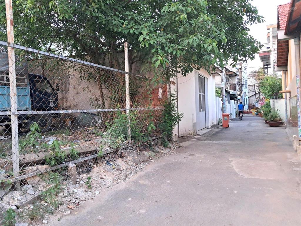 Bán đất vị trí đắc địa đường nam hòa, 300m ra ga metro phước long