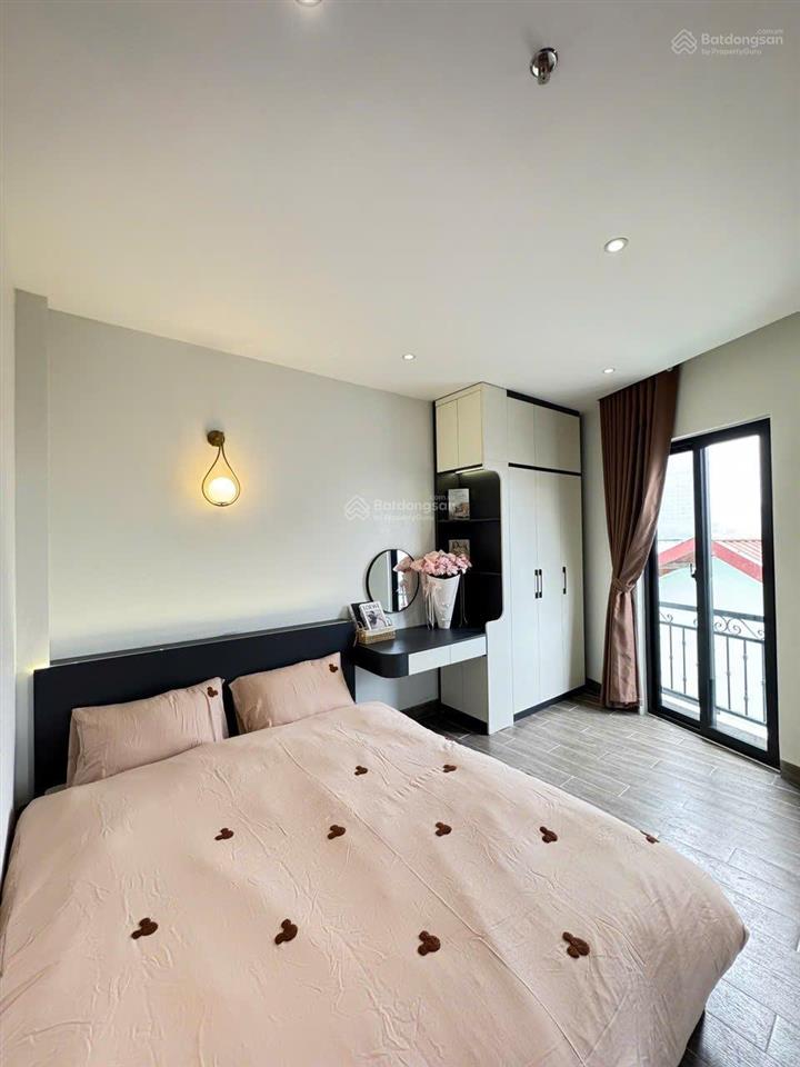 Phòng xinh full đồ giặt riêng  sàn gỗ  cách đh quốc gia, sư phạm 2km, ngoại thương 2,5km