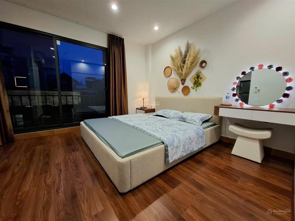 Phòng ban công thoáng  cách hồ tây 800m