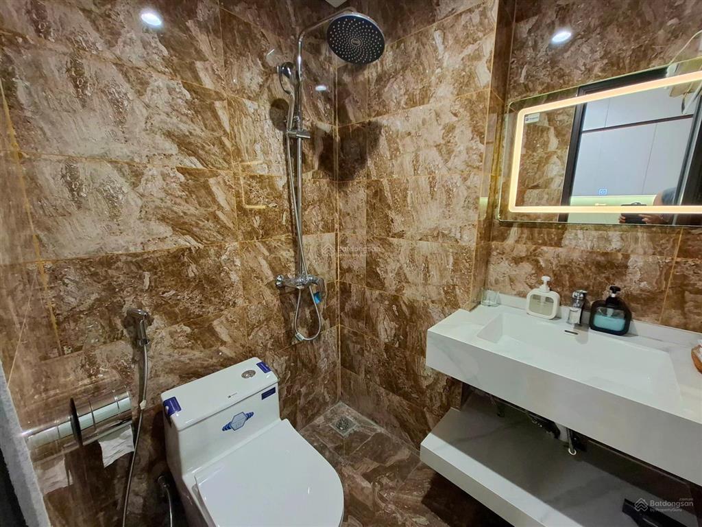 Phòng ban công thoáng  cách hồ tây 800m
