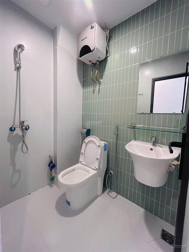 Cho thuê phòng cách đại học quốc gia 700m đi bộ full đồ giá 4tr7