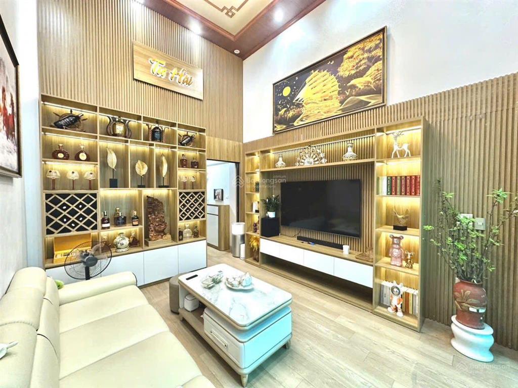 Nhà đẹp  vị trí siêu đắc địa  10 ô tô đỗ cửa  full nội thất xịn  vài bước ra ngã tư trạm trôi