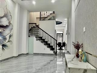 Bán gấp nhà đẹp phú nhuận ở ngay giá tốt hiếm có.