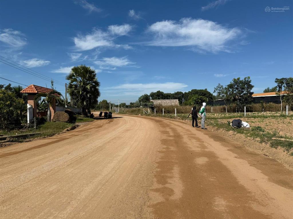 Bán gấp hàng hiếm 30m mặt tiền đường huyện 32m