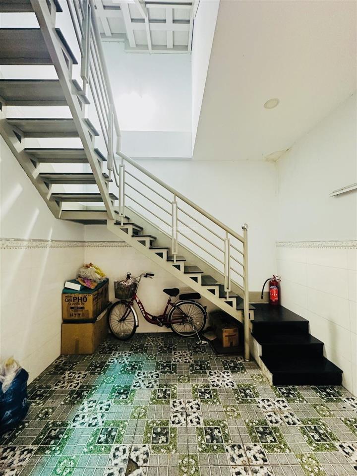 Giáp q1  xô viết nghệ tĩnh  p17  bình thạnh  67m  dòng tiền 23tr/tháng  chỉ 6.98 tỷ