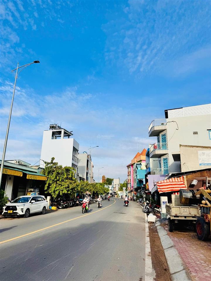 Nhà cũ  lạc long quân  quận 11  gần đầm sen  chỉ 3,85 tỷ
