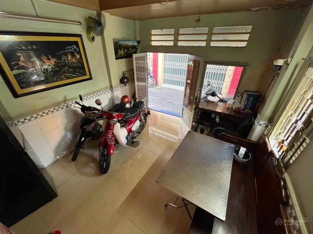Q11  nhà cũ tiện sửa mới  dài 11m  4 tỷ