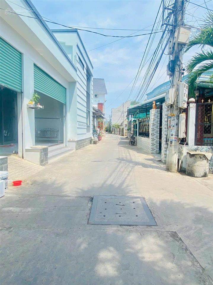 Bán nhà giá rẻ dt 132,4m2 quốc lộ 50, thị trấn cần giuộc, long an  giá 2,9 tỷ