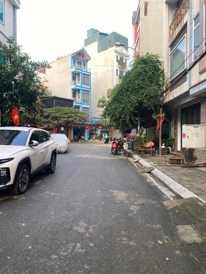 Cho thuê nhà mới xây 6 tầng tại kđt văn phú, hà đông, có thang máy, ô tô ngủ trong nhà.