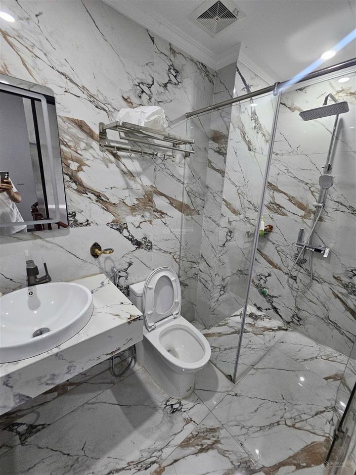 Cần tiền bán gấp nhà 5 tầng 6tỷ9 tại ngõ 7 lê trọng tấn hà đông, có thang máy, full đồ