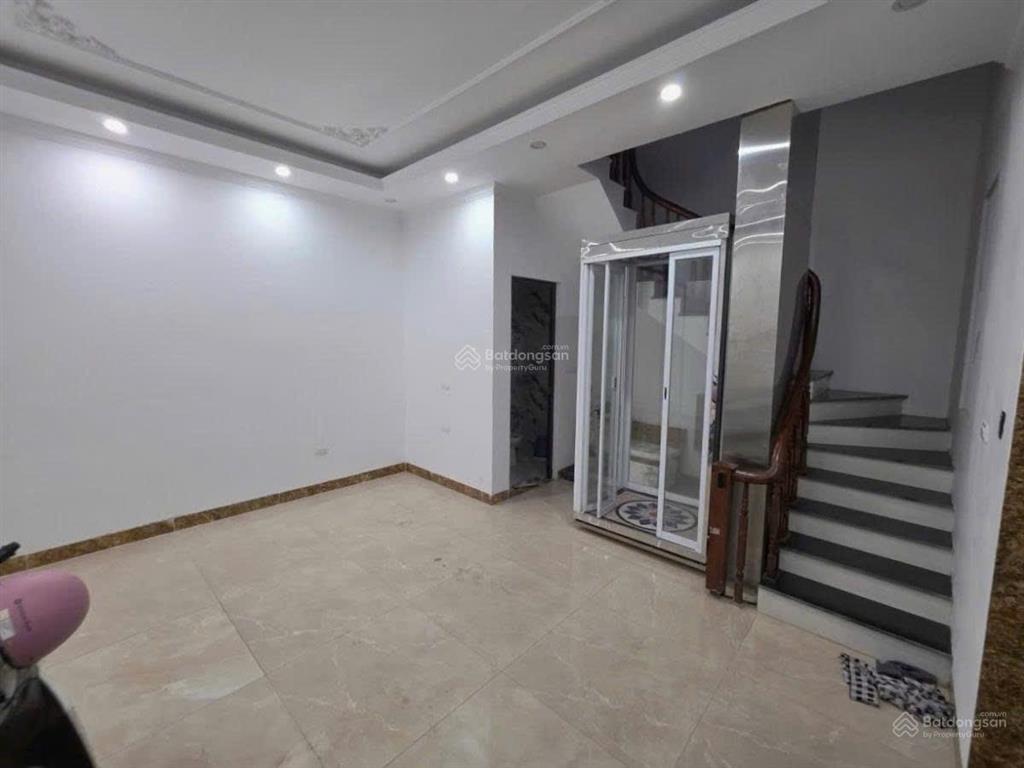 Cần tiền bán gấp nhà 5 tầng 6tỷ9 tại ngõ 7 lê trọng tấn hà đông, có thang máy, full đồ
