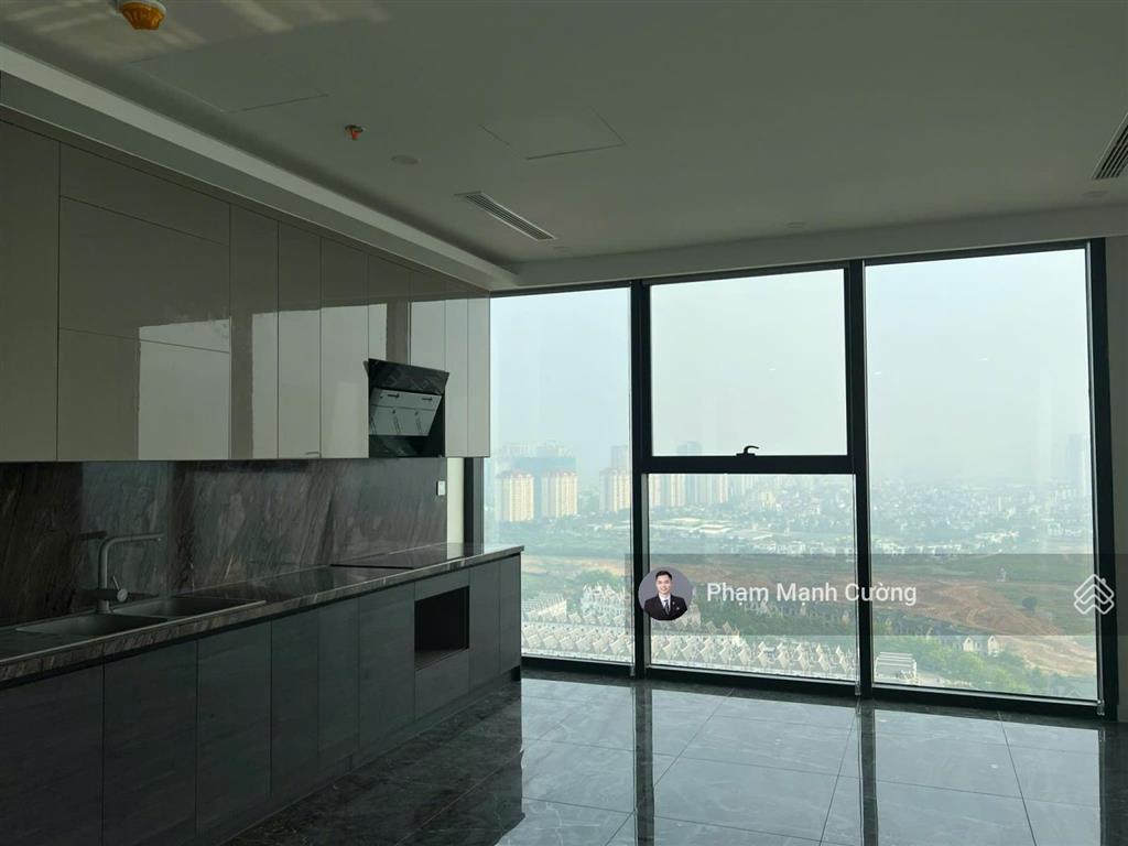 Cho thuê căn 3pn + 1 kho 161m2 đồ cơ bản đã có tủ quần áo 30 triệu/th sunshine golden river tây hồ
