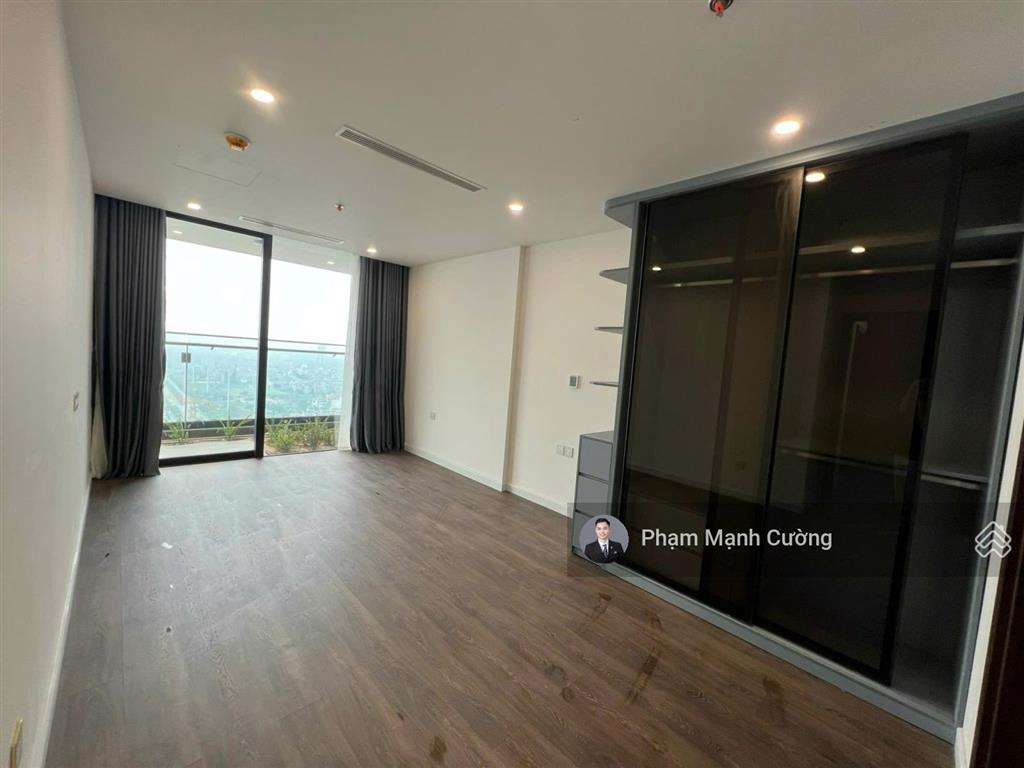Cho thuê căn 3pn + 1 kho 161m2 đồ cơ bản đã có tủ quần áo 30 triệu/th sunshine golden river tây hồ