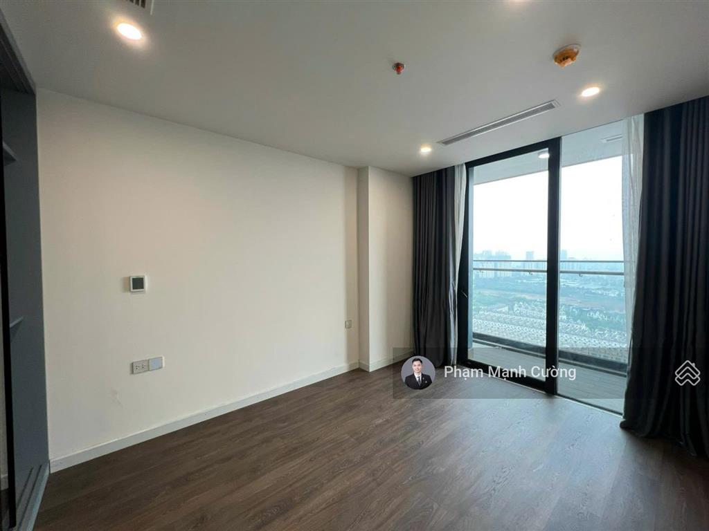 Cho thuê căn 3pn + 1 kho 161m2 đồ cơ bản đã có tủ quần áo 30 triệu/th sunshine golden river tây hồ