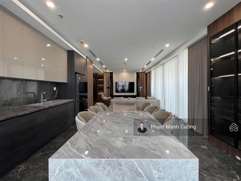 Sunshine golden river 161m2| 3 ngủ 2 wc + 1 kho + 40 triệu full đồ đang trống nhà + slot ô tô
