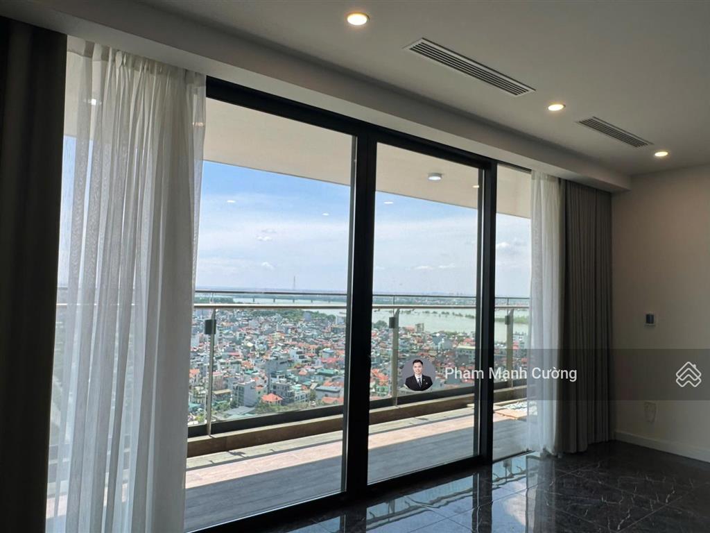 Sunshine golden river 212m2, 4 ngủ 3 wc + 1 kho + đang trống nhà + slot ô tô