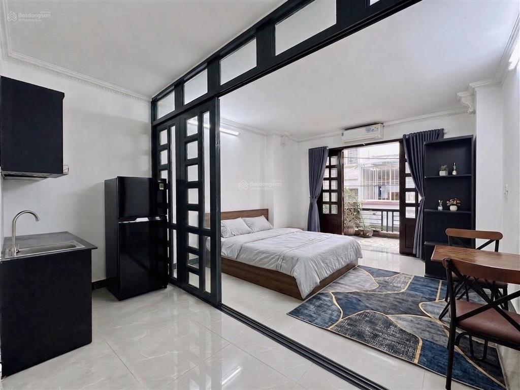 Căn hộ full nội thất ban công cực lớn quận 10 quận 11 khu lý thường kiệt , bắc hải , cmt8 rộng 50m2
