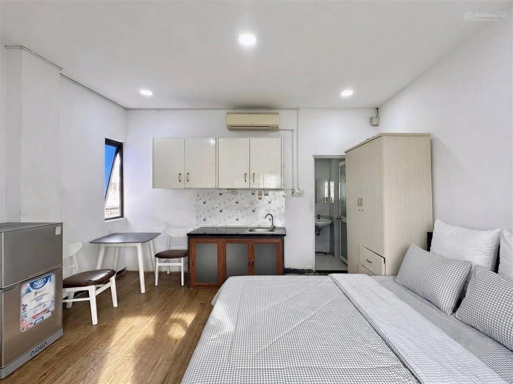 Căn hộ full nội thất có cửa sổ thoáng mát giá cực tốt tt quận 1 ngay võ thị sáu  hai bà trưng