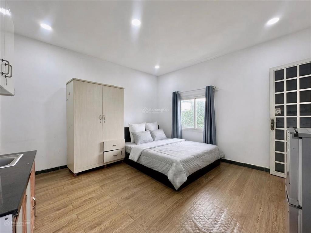 Căn hộ full nội thất có cửa sổ thoáng mát giá cực tốt tt quận 1 ngay võ thị sáu  hai bà trưng