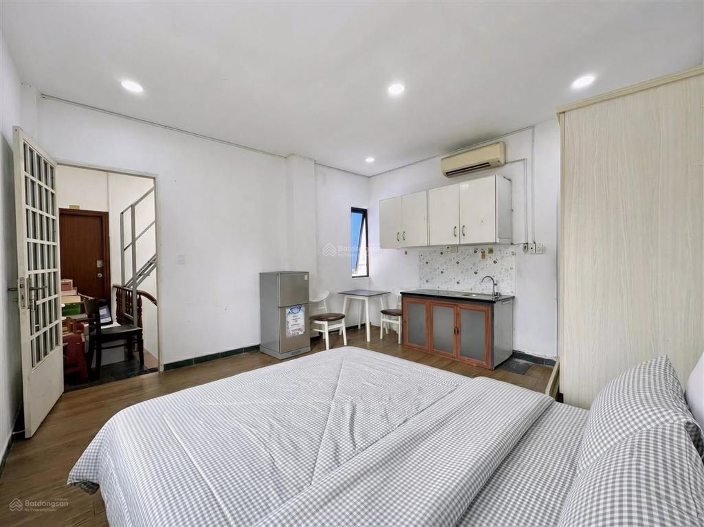 Căn hộ full nội thất có cửa sổ thoáng mát giá cực tốt tt quận 1 ngay võ thị sáu  hai bà trưng