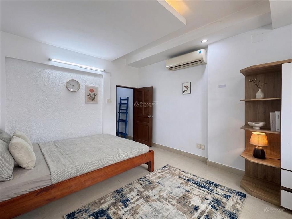 Căn hộ full nội thất tách bếp cực thoáng rộng 40m2 khu nhà ga t3  etown  chợ hoàng hoa thám