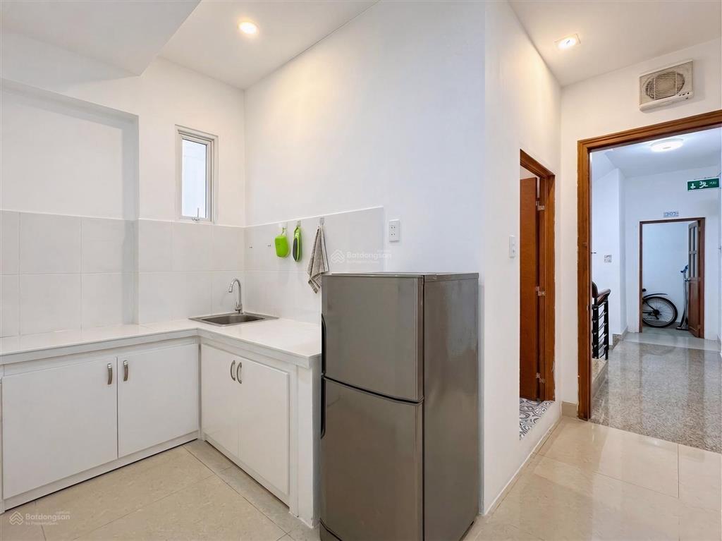 Căn hộ full nội thất tách bếp cực thoáng rộng 40m2 khu nhà ga t3  etown  chợ hoàng hoa thám