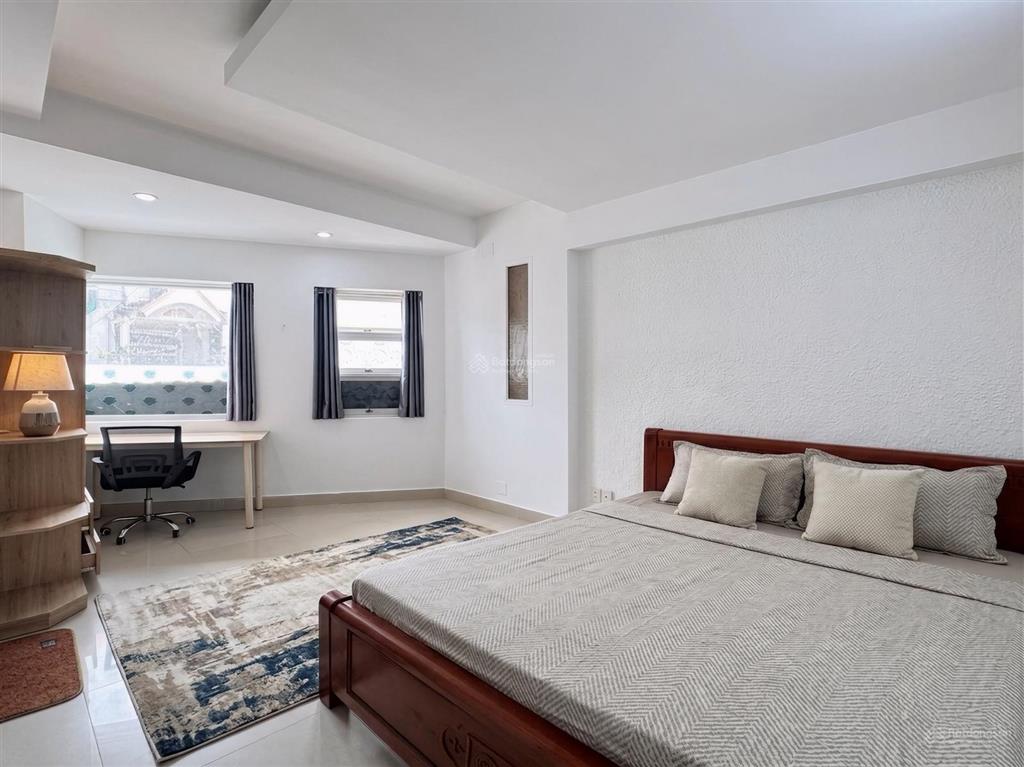 Căn hộ full nội thất tách bếp cực thoáng rộng 40m2 khu nhà ga t3  etown  chợ hoàng hoa thám