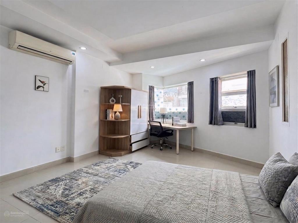Căn hộ full nội thất tách bếp cực thoáng rộng 40m2 khu nhà ga t3  etown  chợ hoàng hoa thám