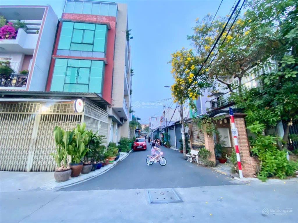 Căn góc 3 tầng trung tâm p. trung mỹ tây, q12  dòng tiền 120 triệu  đường 8m